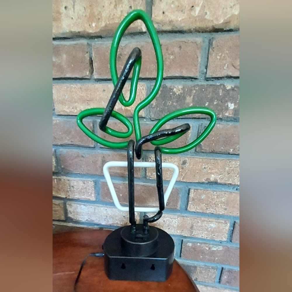 Green Leaf Plant LED Light Desk Lamp  Wall Mount Adapter 15 Inches